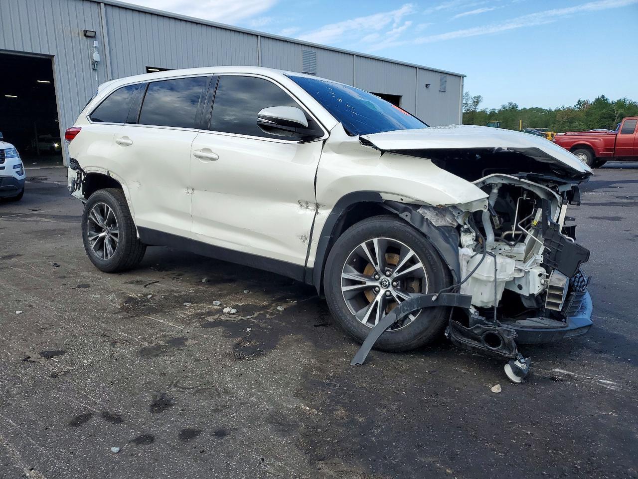 2019 Toyota Highlander Le Plus - zdjęcie 4