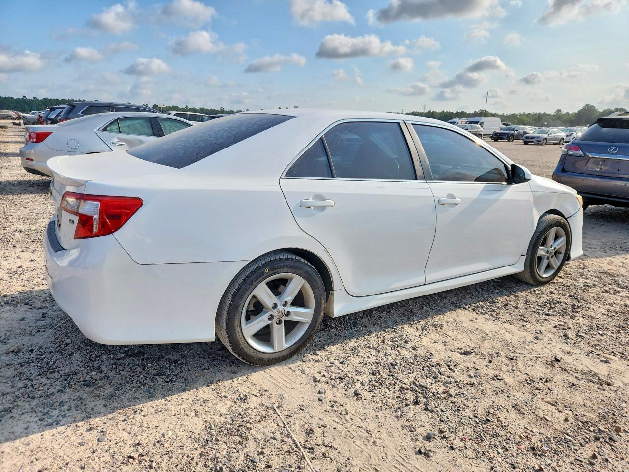 2014 Toyota Camry Se - zdjęcie 3