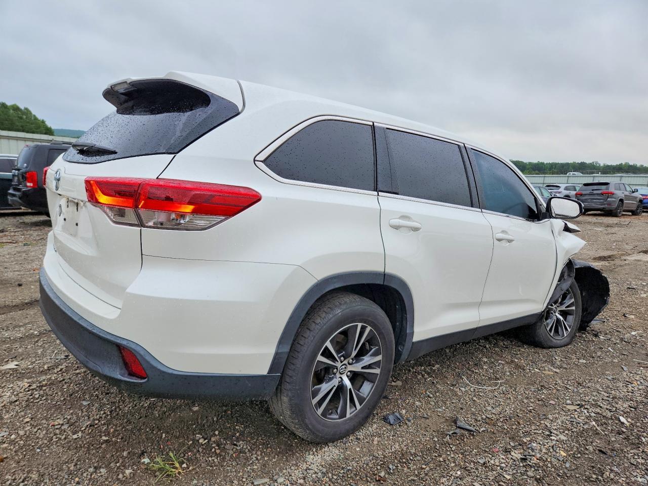 2019 Toyota Highlander Le - zdjęcie 3