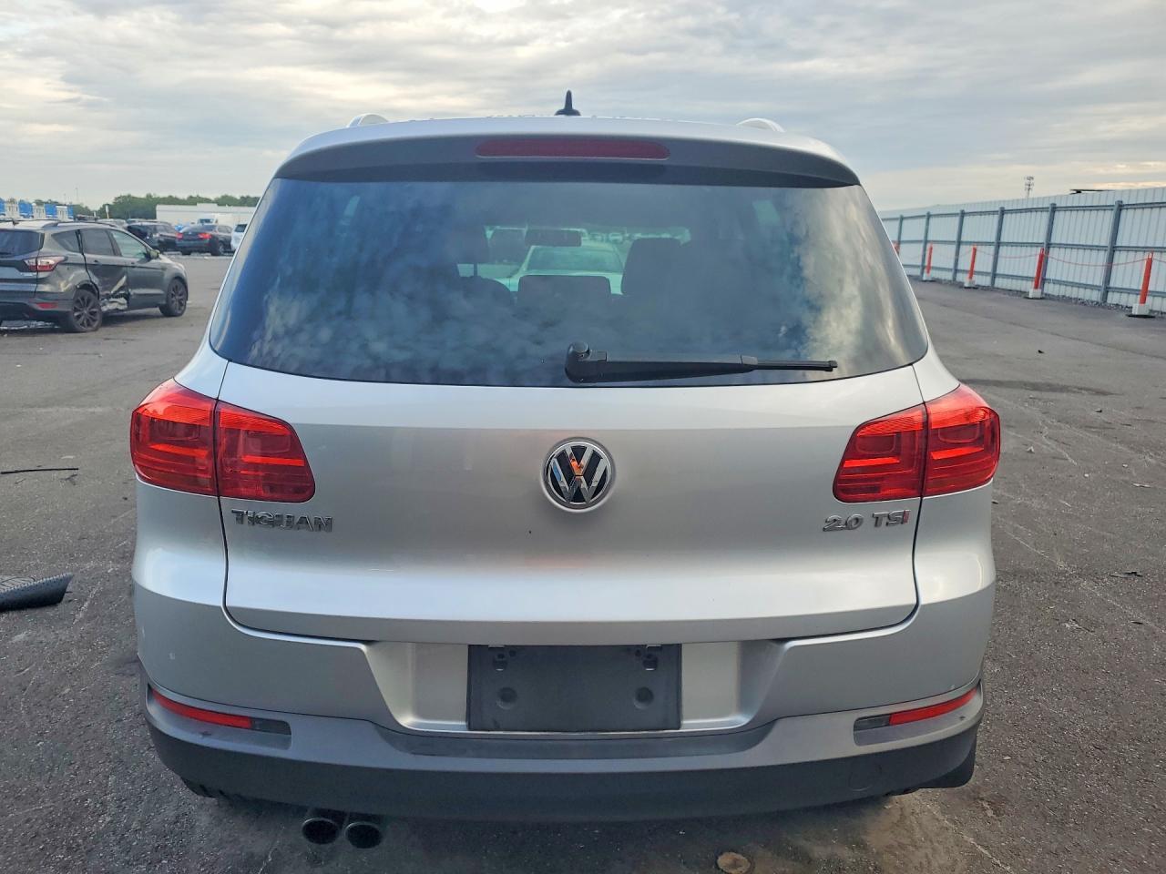 2013 Volkswagen Tiguan S - zdjęcie 6