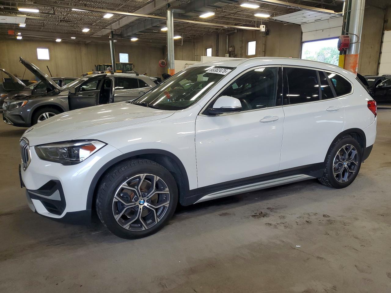 2021 BMW X1 xDrive28I - zdjęcie główne