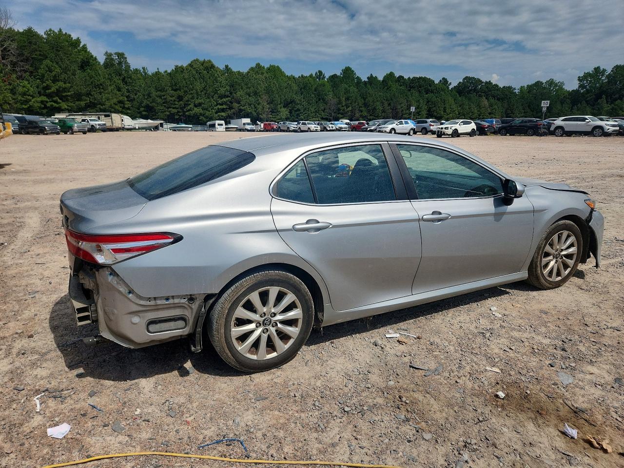 2018 Toyota Camry Le - zdjęcie 3
