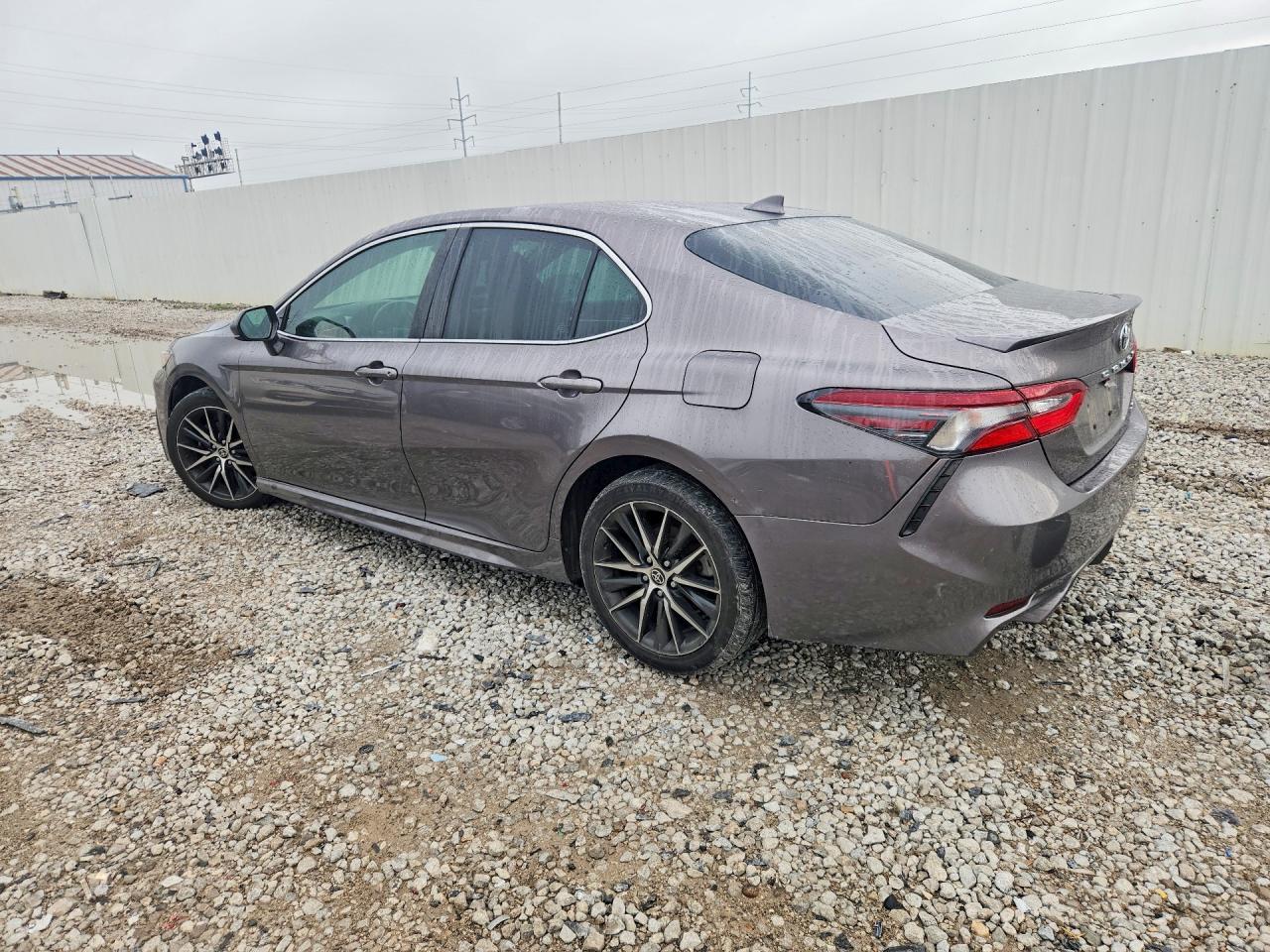 2021 Toyota Camry Se - zdjęcie 2