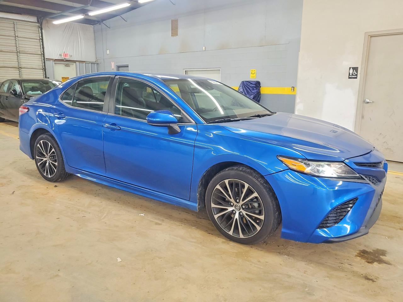 2020 Toyota Camry Se - zdjęcie 4