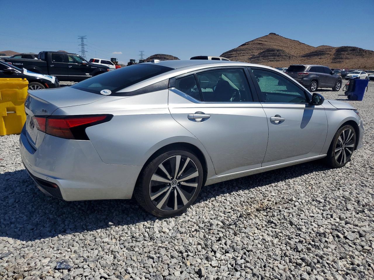 2021 Nissan Altima Sr - zdjęcie 3