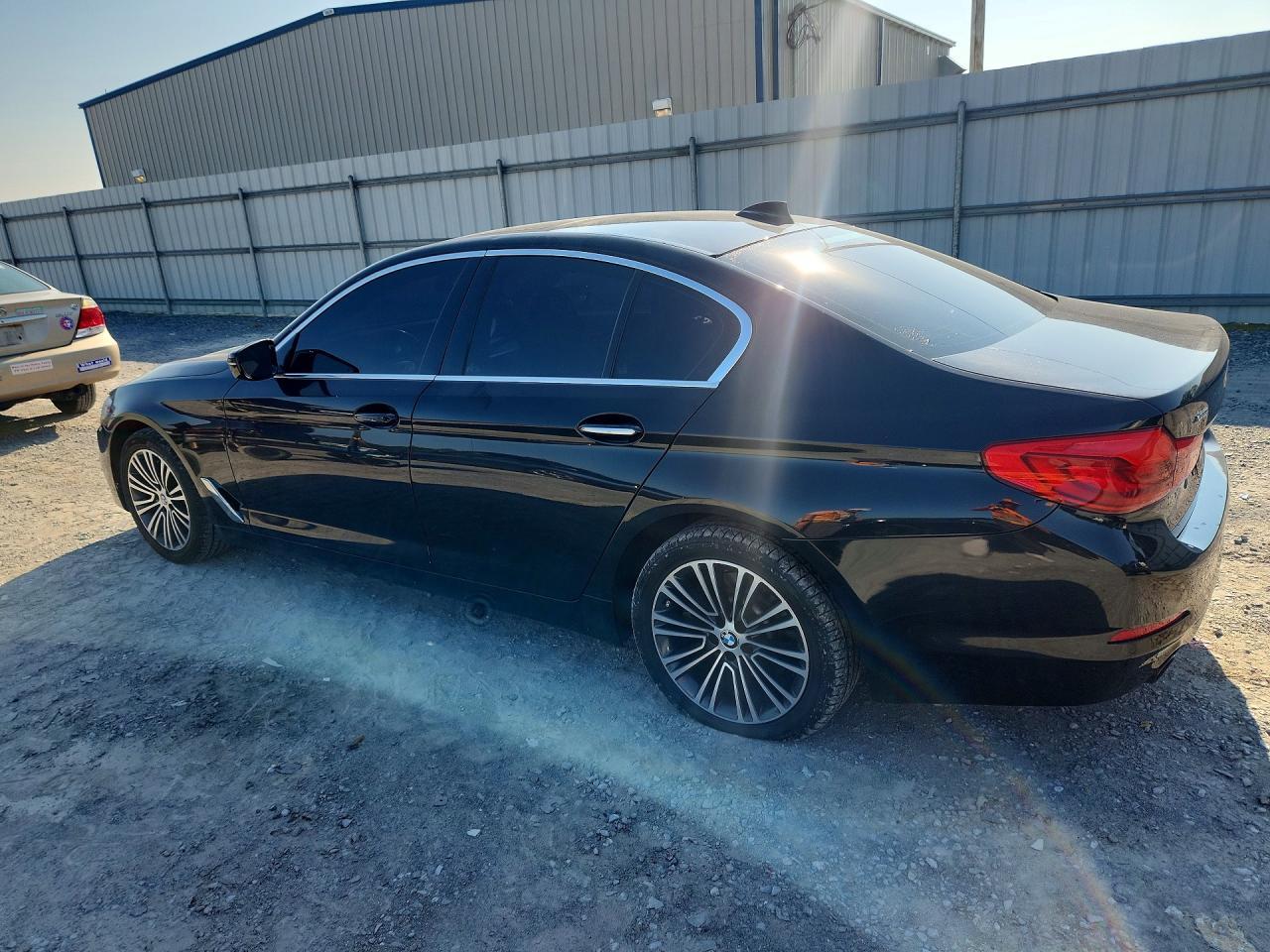 2018 BMW 530 Xi - zdjęcie 2