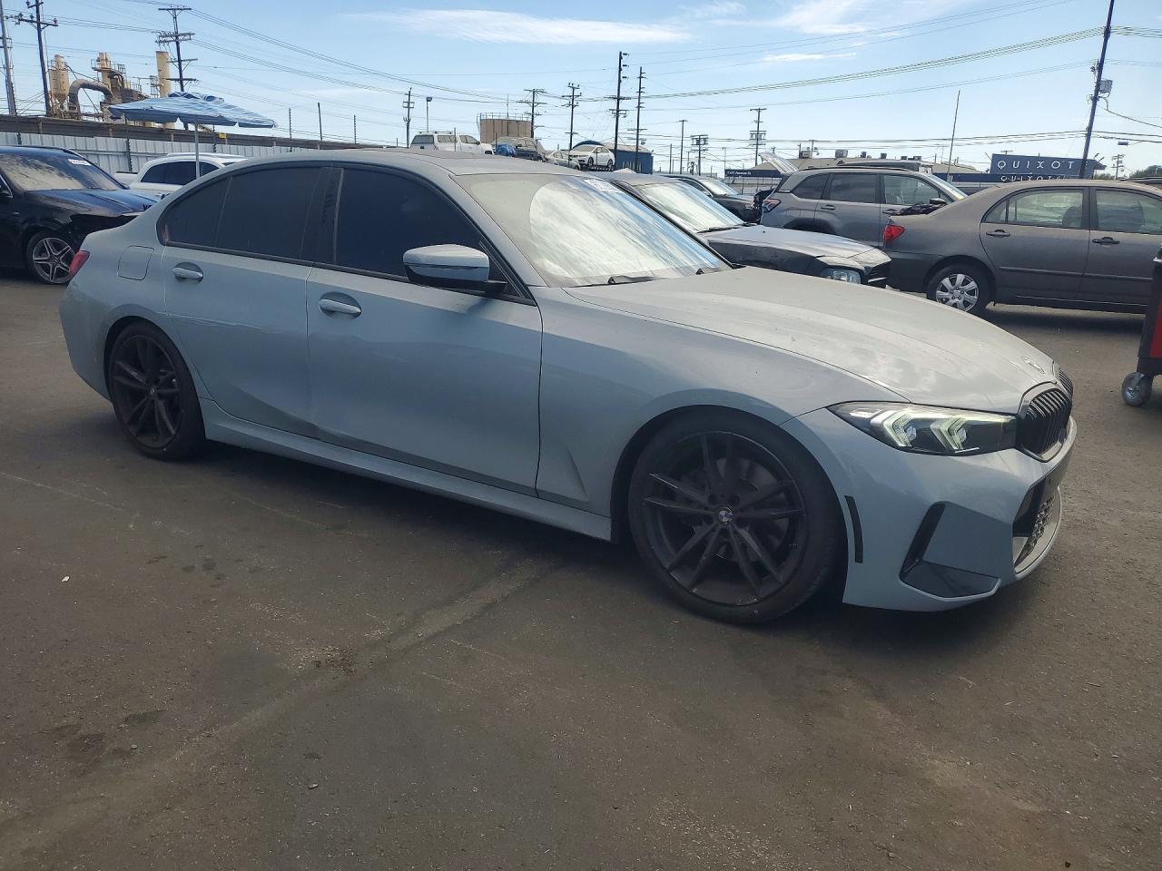 2024 BMW 330I - zdjęcie 4
