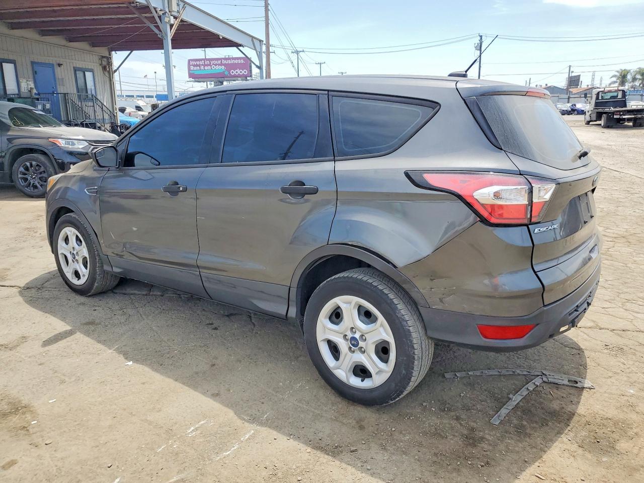2017 Ford Escape S - zdjęcie 2