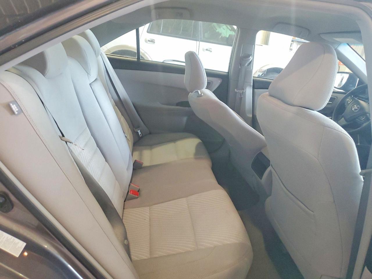 2017 Toyota Camry Le - zdjęcie 10