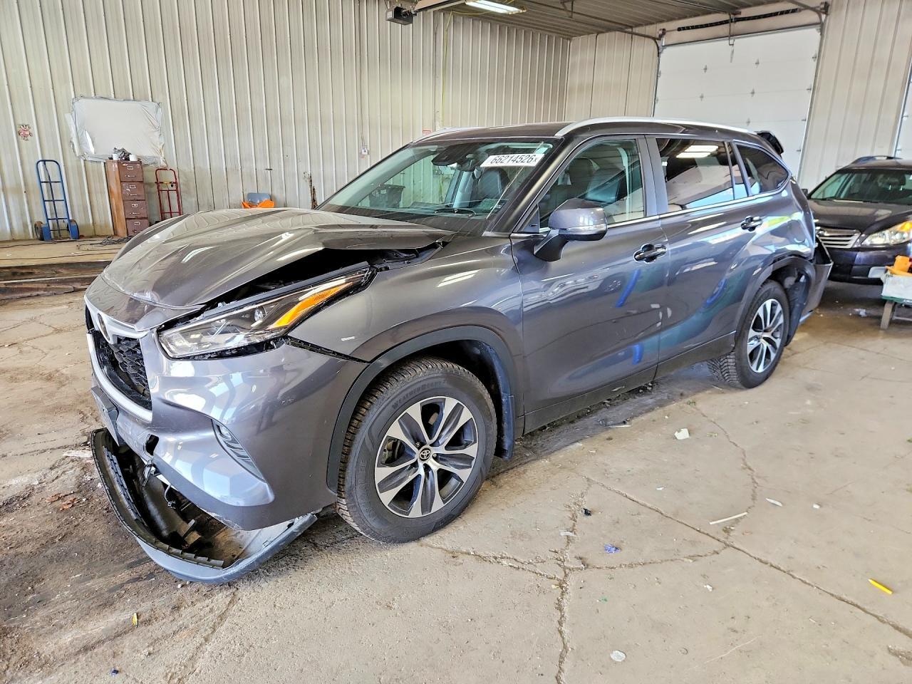 2023 Toyota Highlander Xle - zdjęcie główne