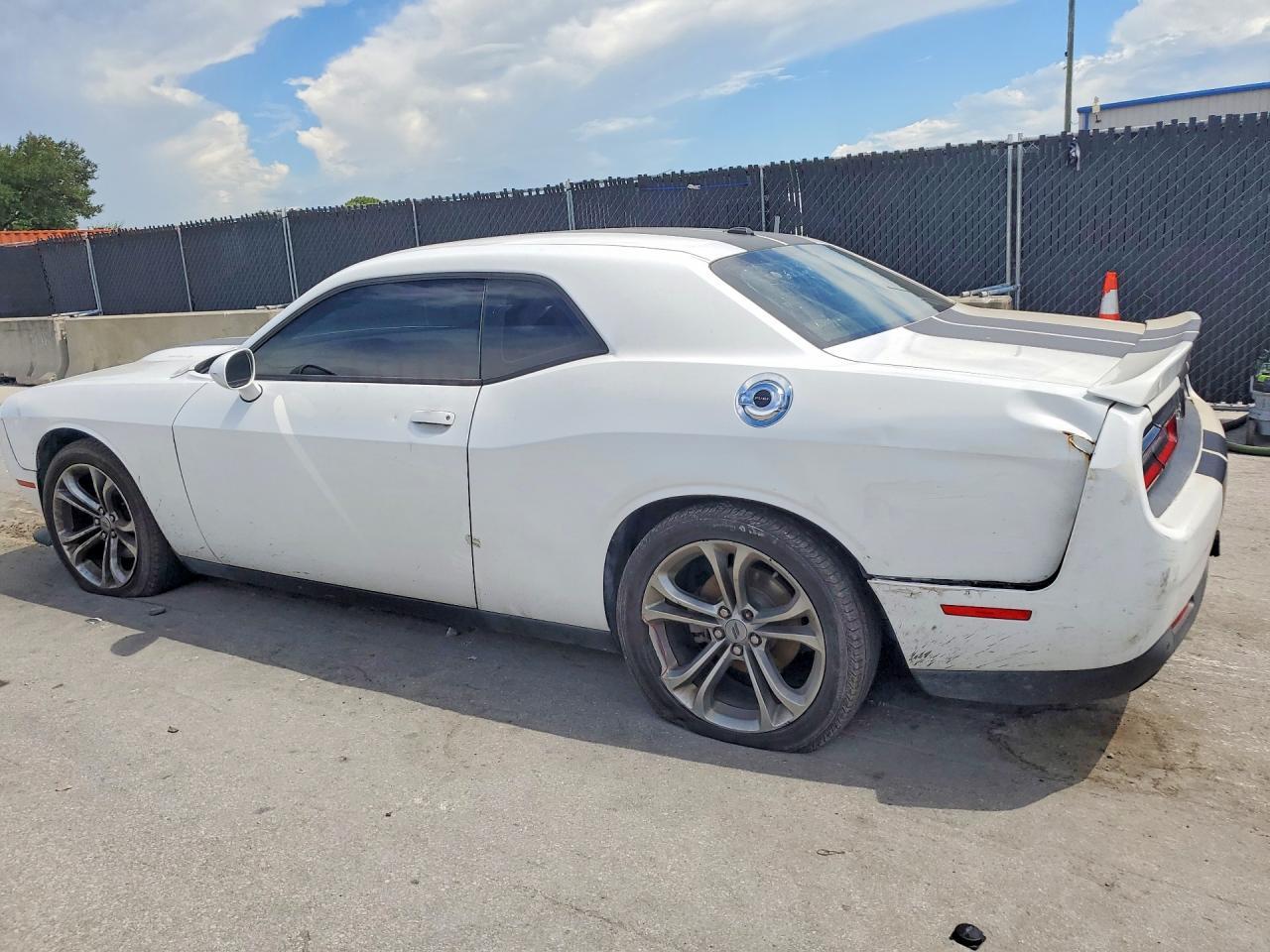 2020 Dodge Challenger R/T - zdjęcie 2