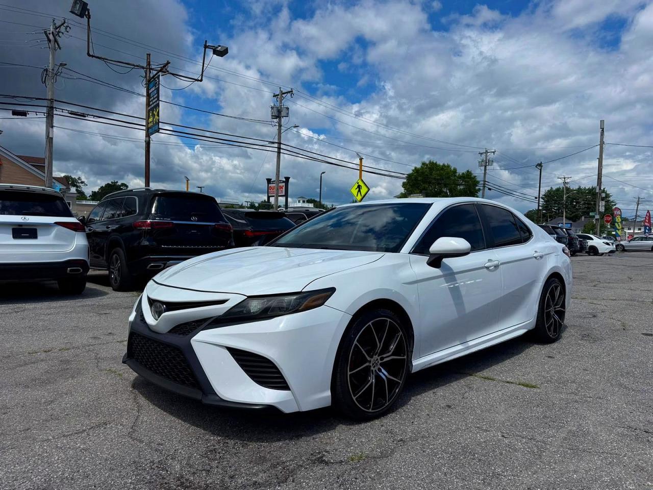 2020 Toyota Camry Se - zdjęcie 2