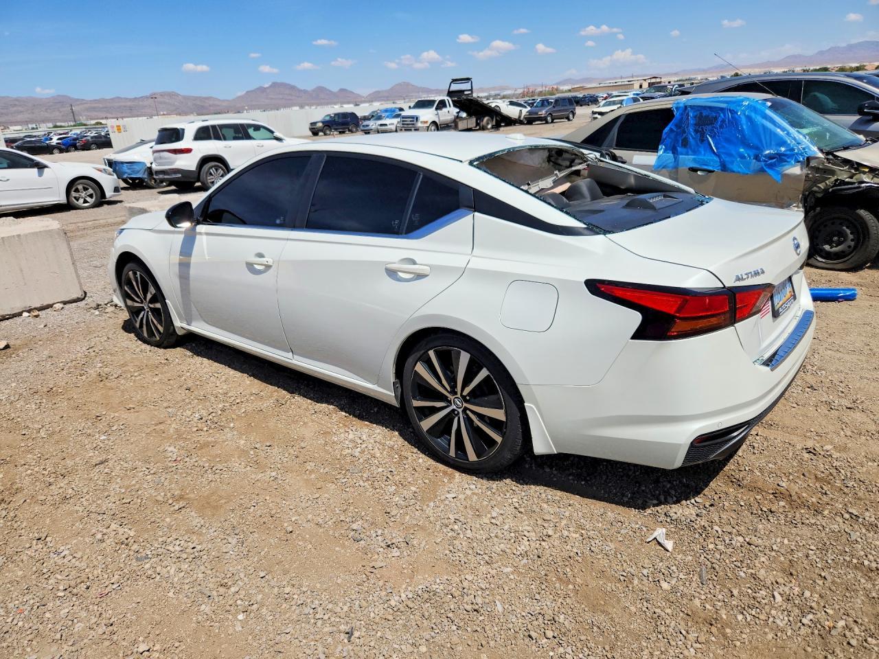 2022 Nissan Altima Sr - zdjęcie 2