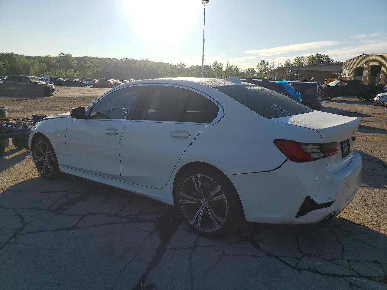 2020 BMW 330I - zdjęcie 2