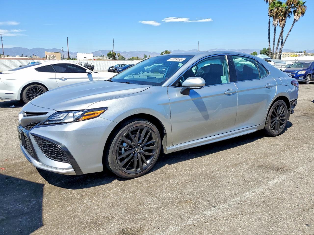 2024 Toyota Camry Xse - zdjęcie główne