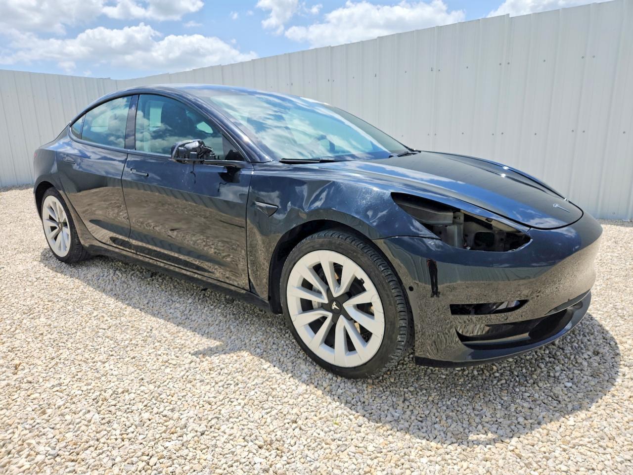 2022 Tesla Model 3 - zdjęcie 4