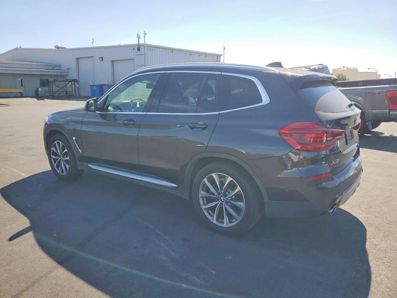 2019 BMW X3 xDrive30I - zdjęcie 2