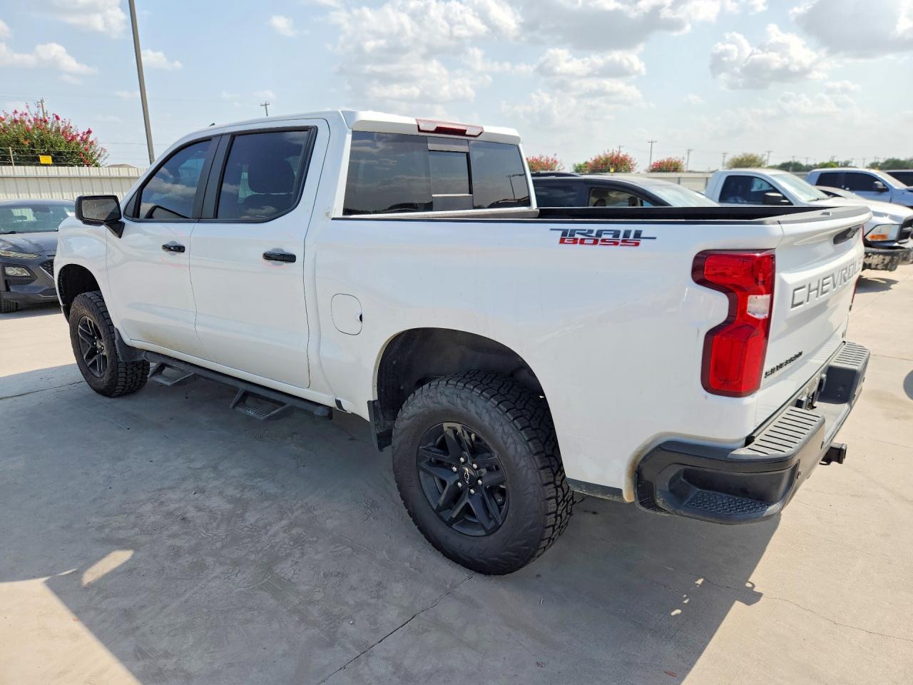 2022 Chevrolet Silverado K1500 Lt Trail Boss - zdjęcie 2