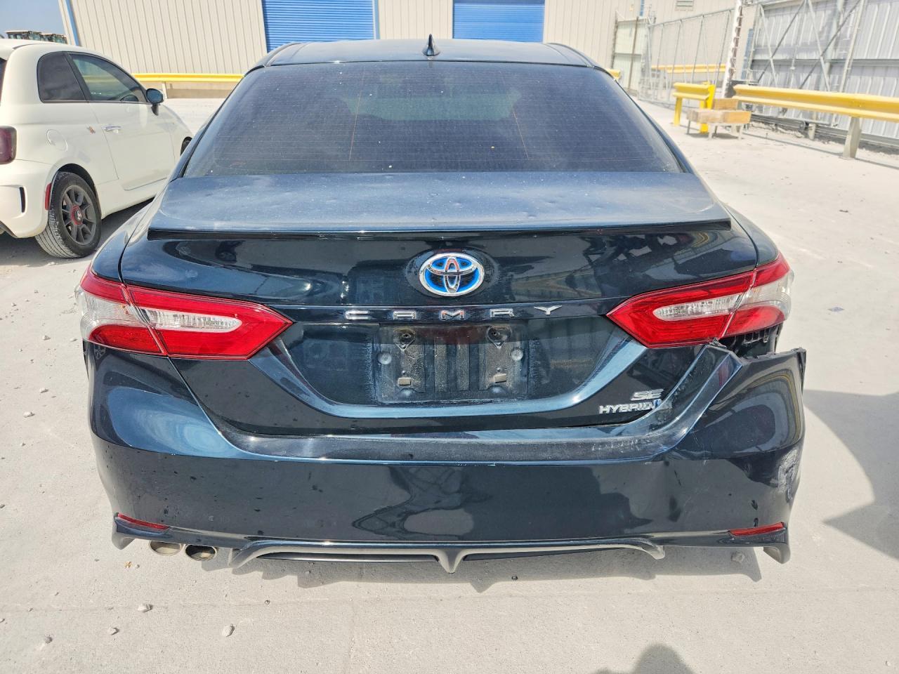 2019 Toyota Camry Hybrid Se - zdjęcie 6