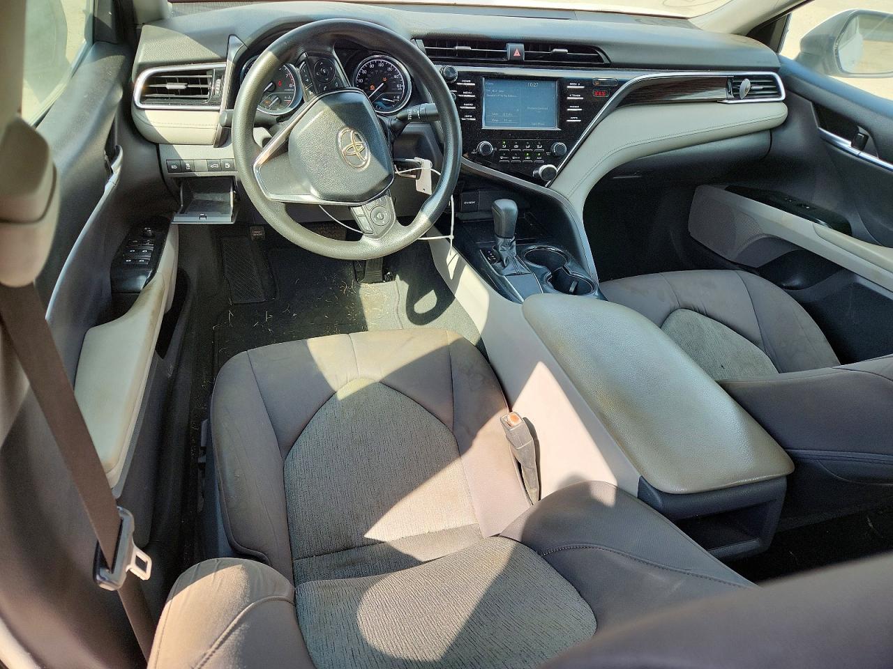 2018 Toyota Camry Le - zdjęcie 8