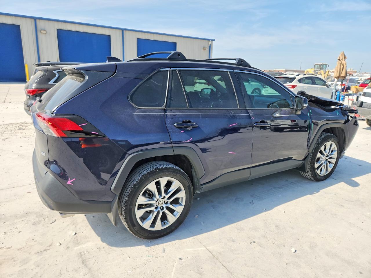 2024 Toyota Rav4 Xle Premium - zdjęcie 3