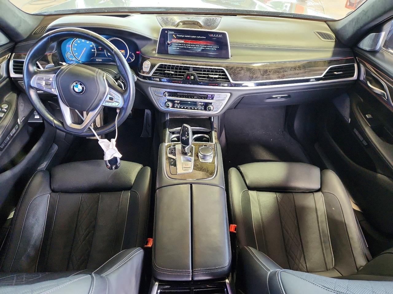 2016 BMW Seria 7 750i - zdjęcie 8