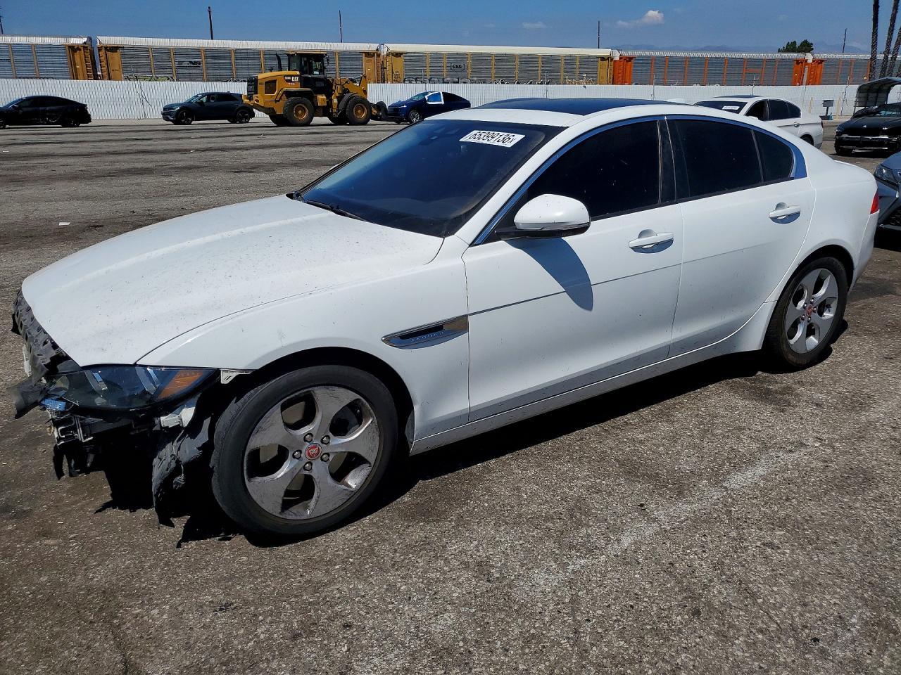 2018 Jaguar Xe - zdjęcie główne