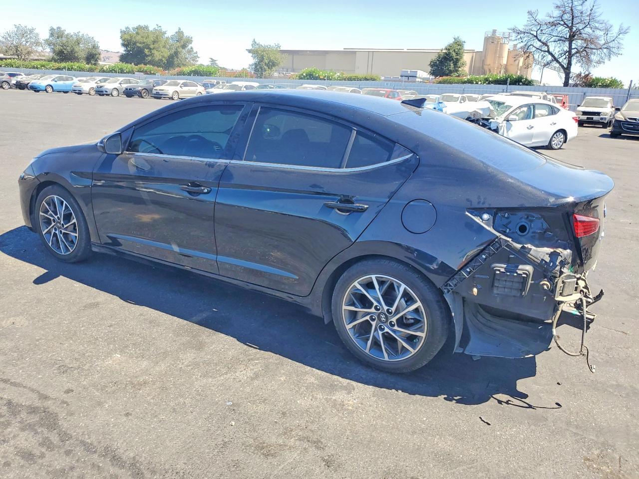 2020 Hyundai Elantra Limited - zdjęcie 2