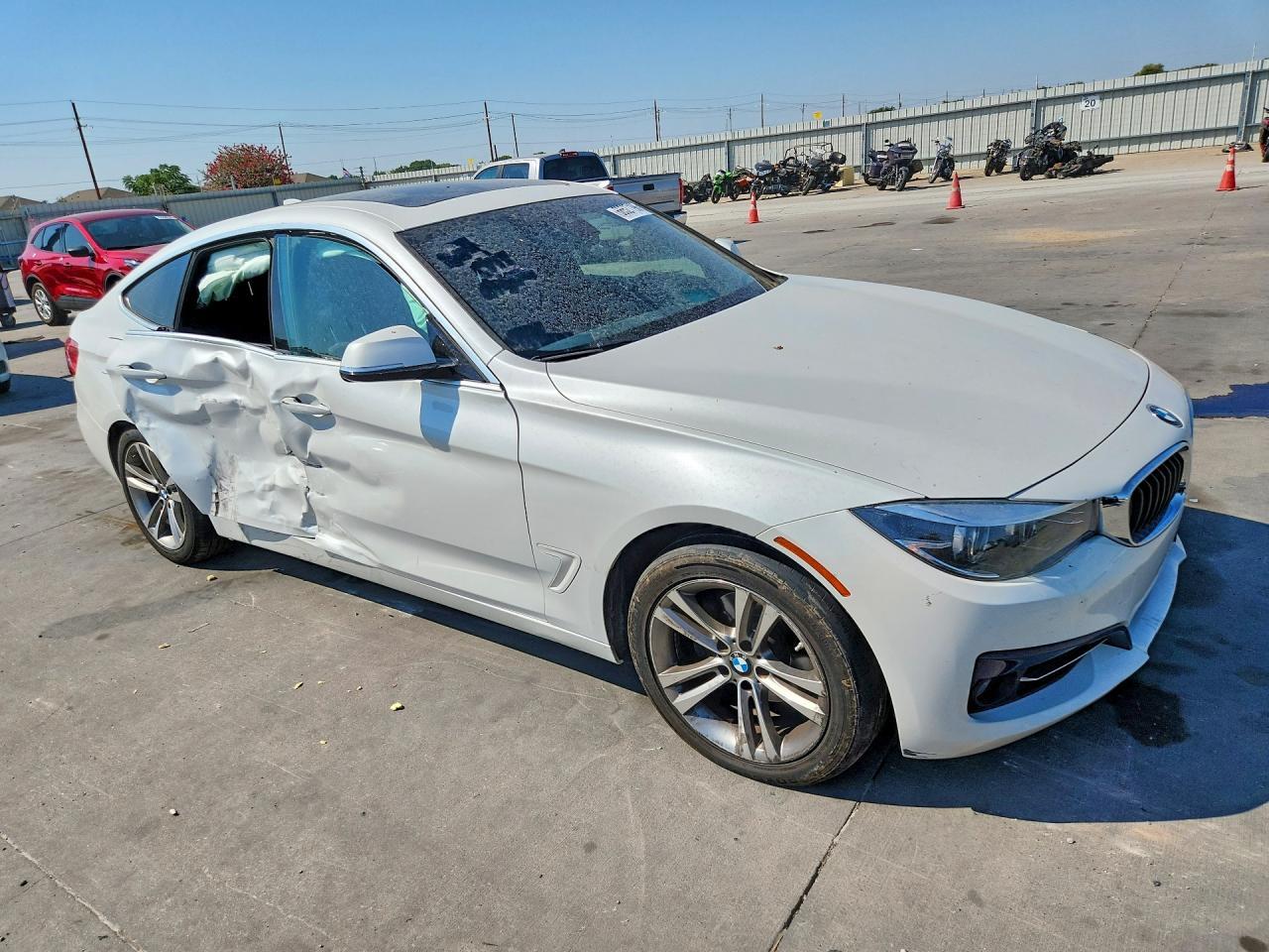 2018 BMW Seria 3 330i - zdjęcie 4