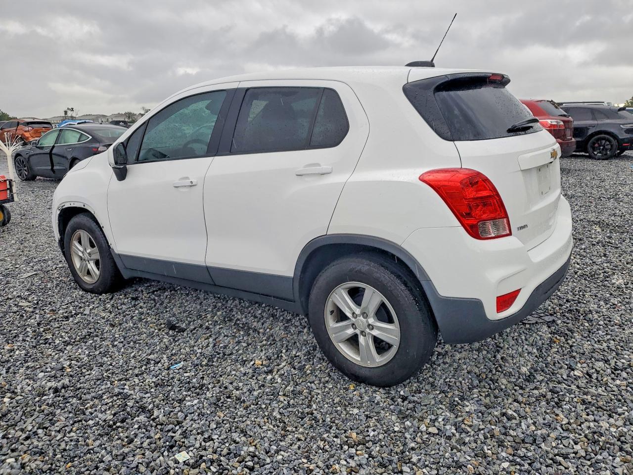 2020 Chevrolet Trax Ls - zdjęcie 2