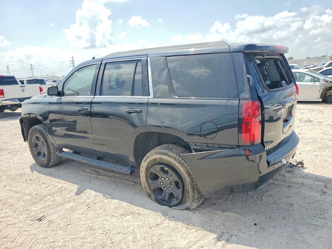 2019 Chevrolet Tahoe C1500 Ls - zdjęcie 2