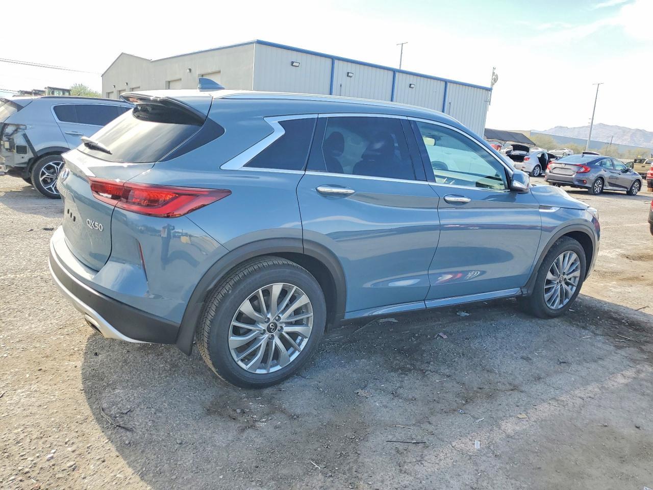 2023 Infiniti Qx50 Luxe - zdjęcie 3