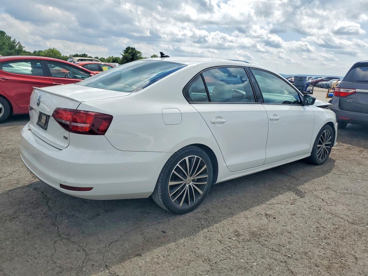 2016 Volkswagen Jetta Sport - zdjęcie 3