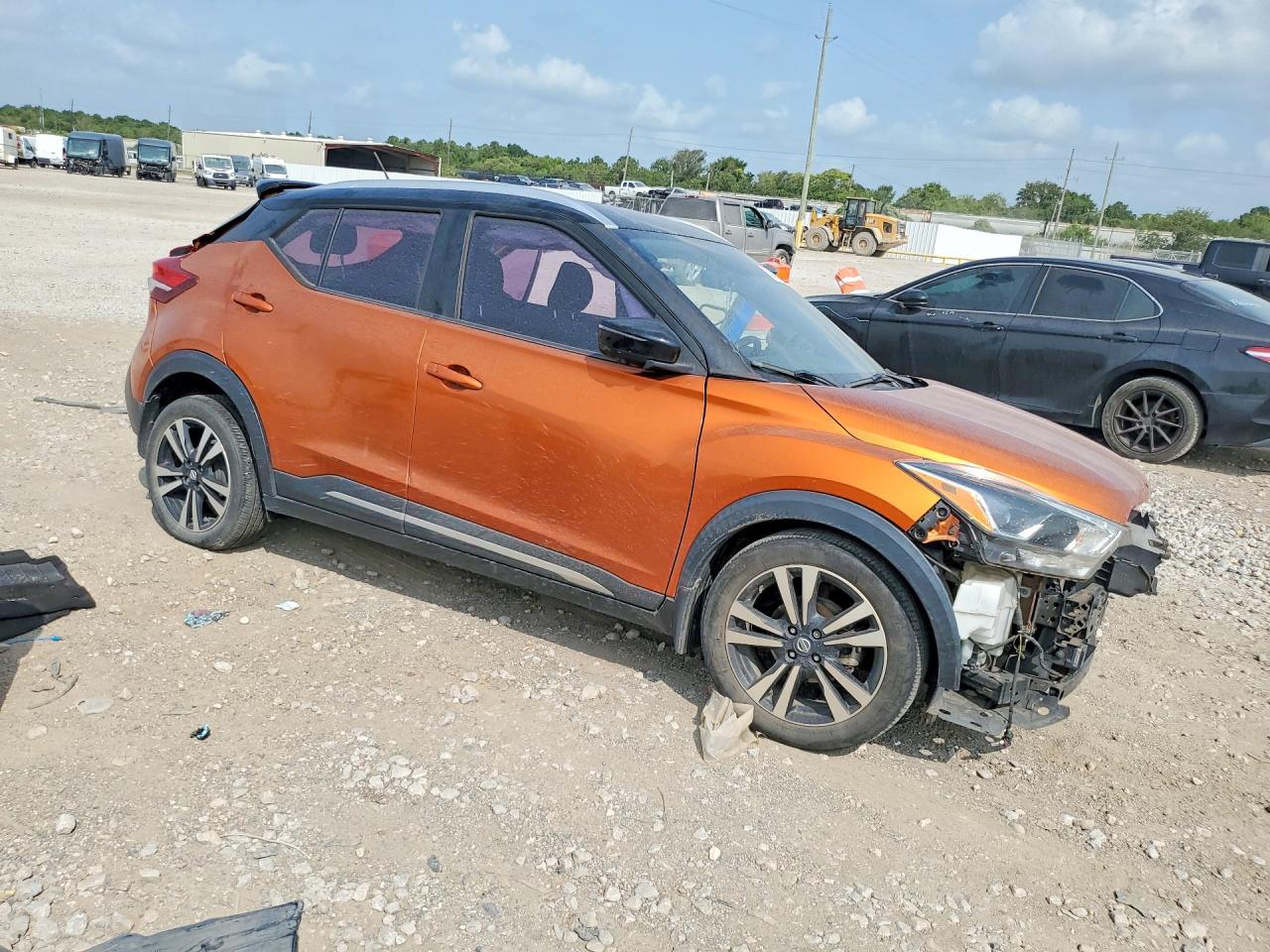 2019 Nissan Kicks Sr - zdjęcie 4