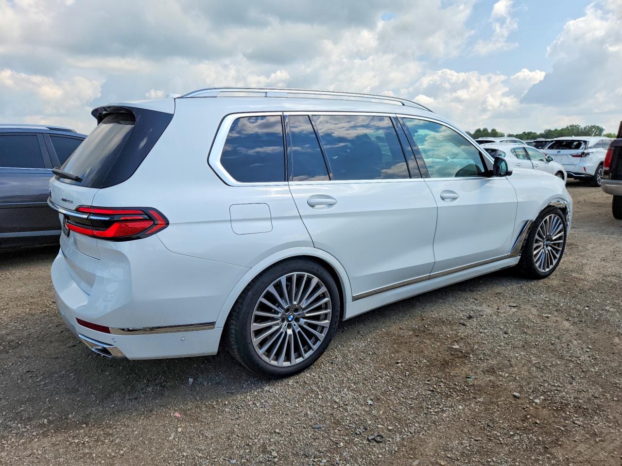 2023 BMW X7 xDrive40I - zdjęcie 3