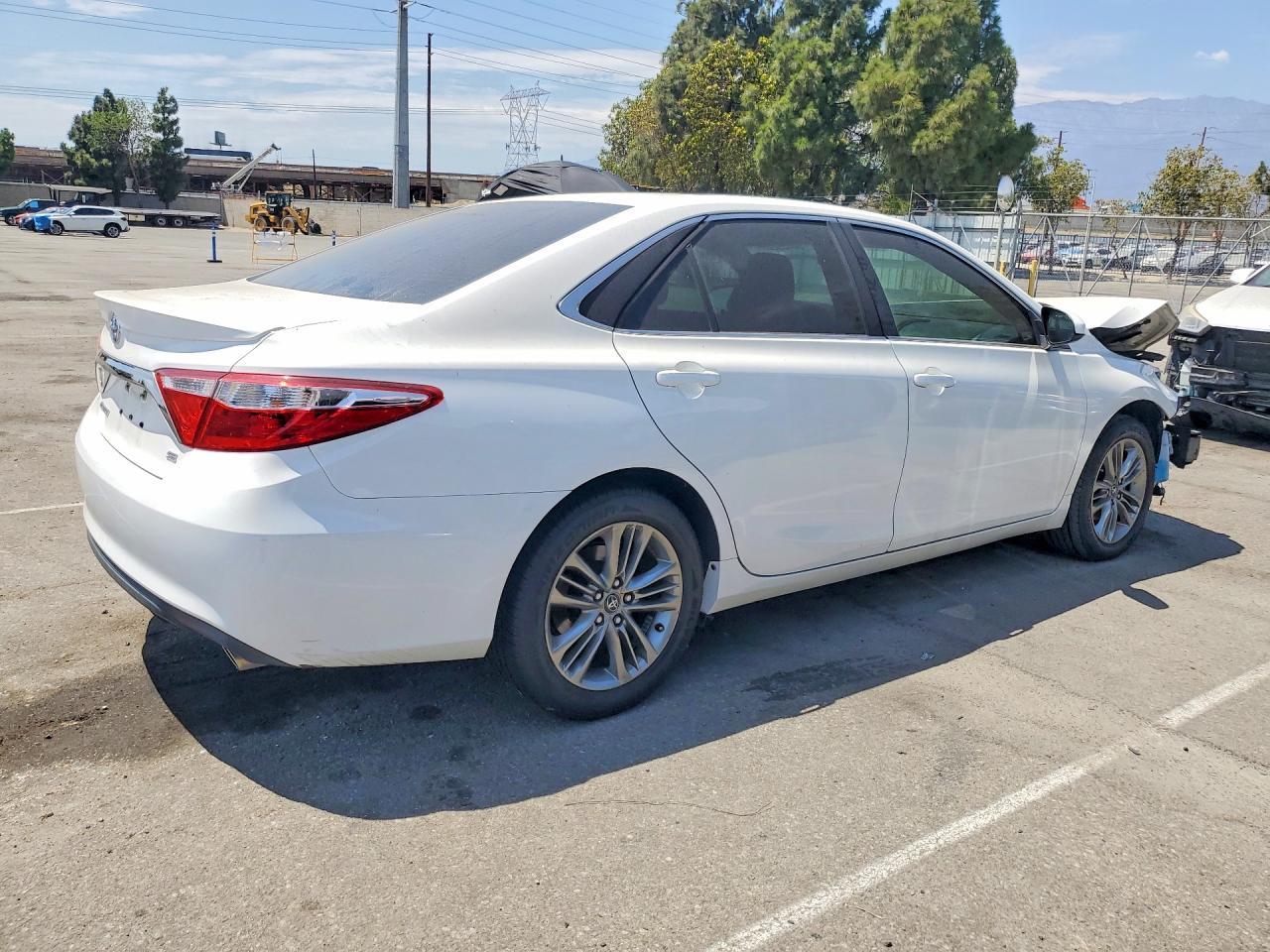 2017 Toyota Camry Se - zdjęcie 3