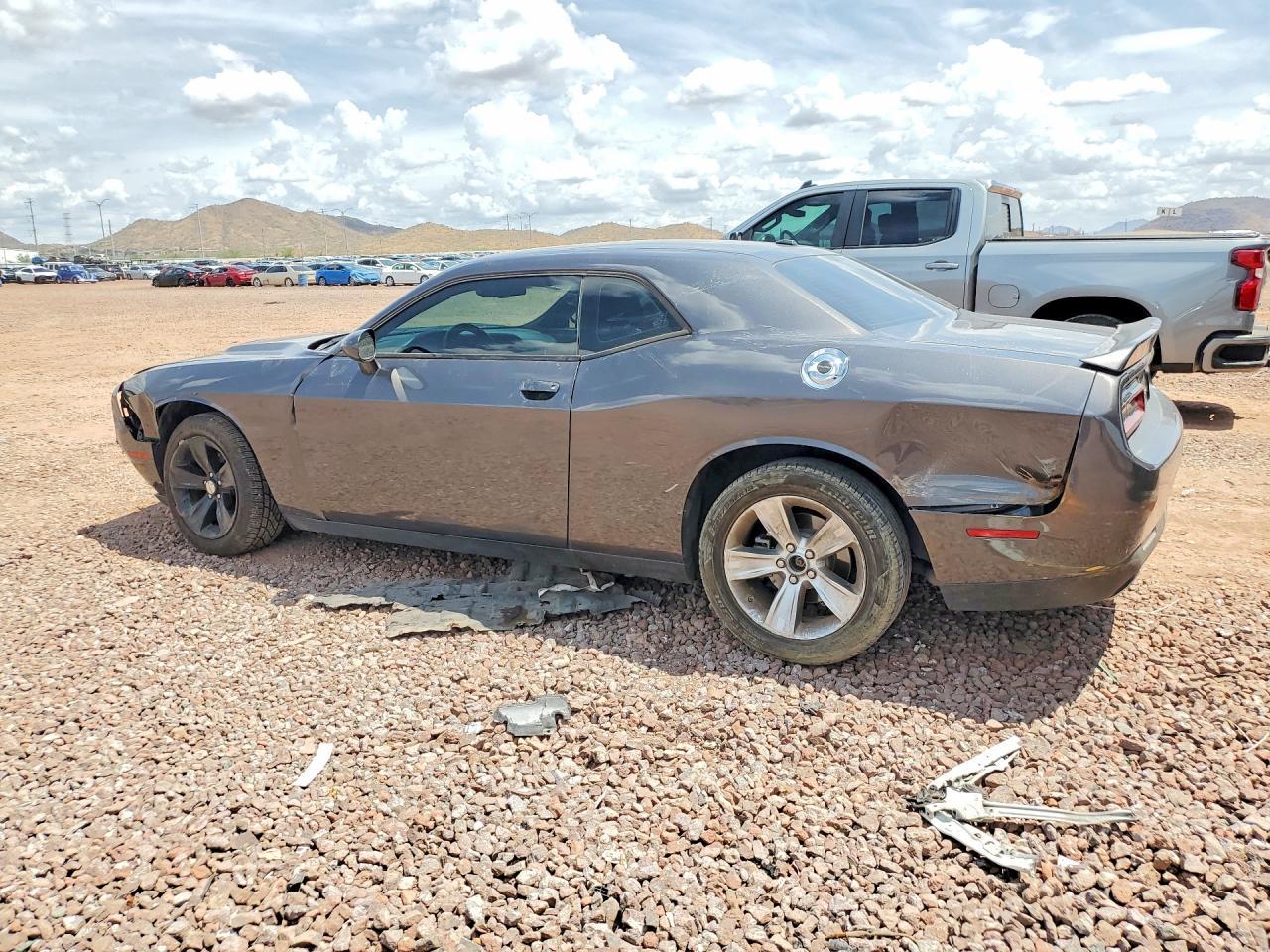 2022 Dodge Challenger Sxt - zdjęcie 2