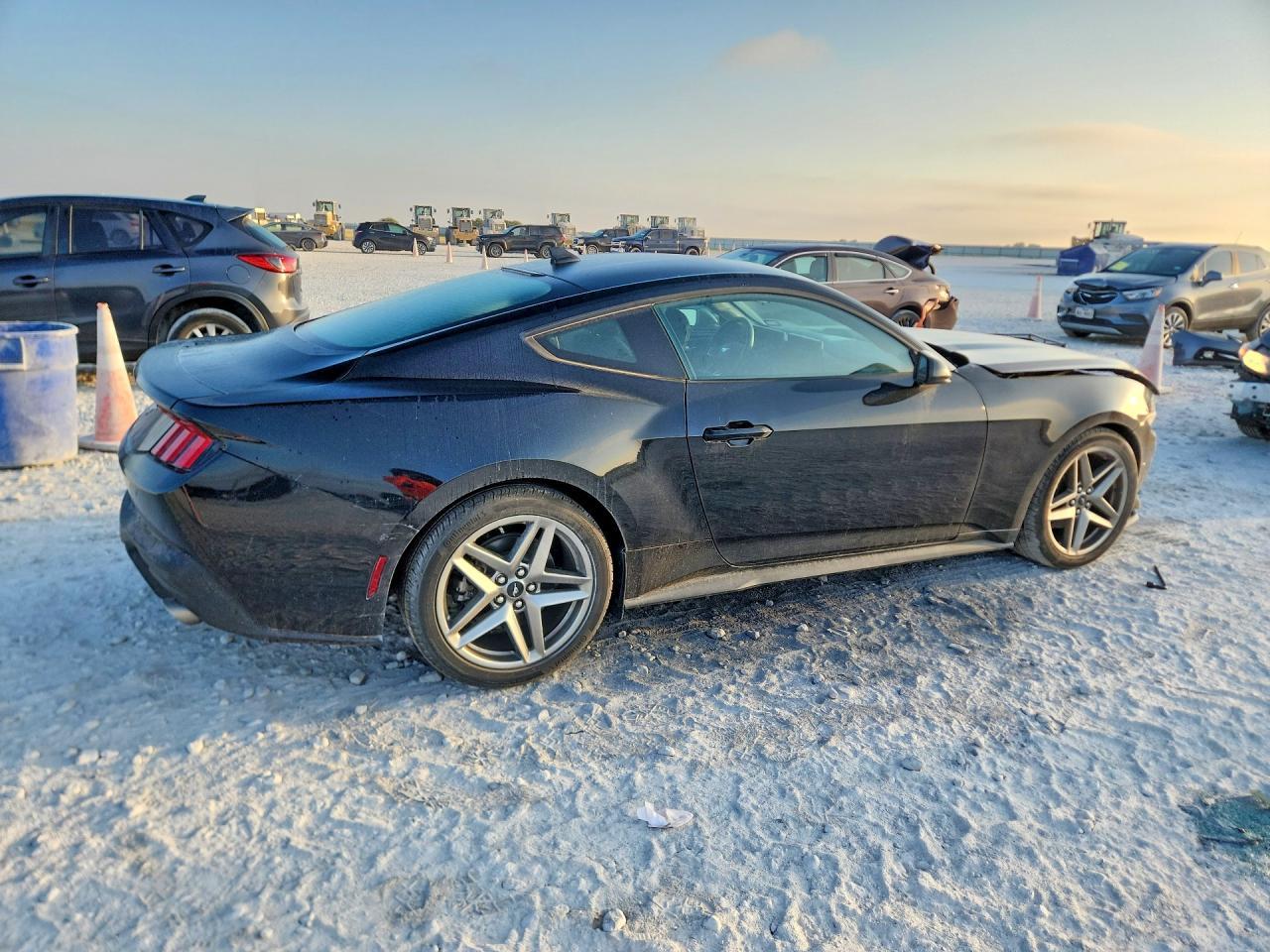 2024 Ford Mustang - zdjęcie 3