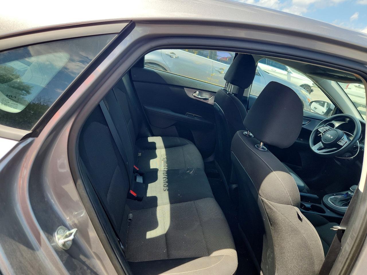 2023 Kia Forte Lxs - zdjęcie 10