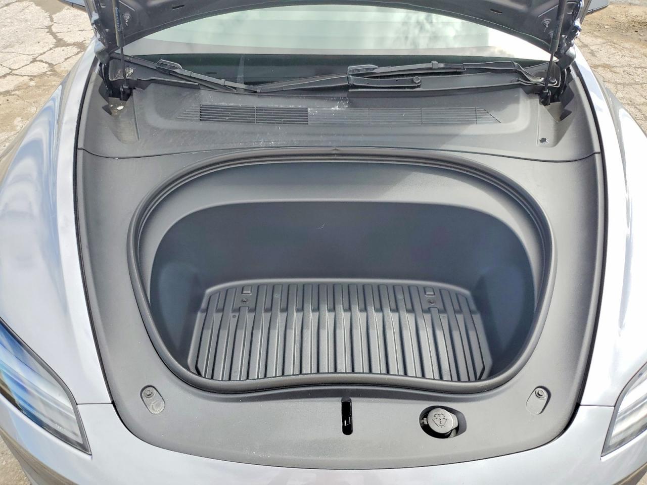 2026 Tesla Model 3 - zdjęcie 11