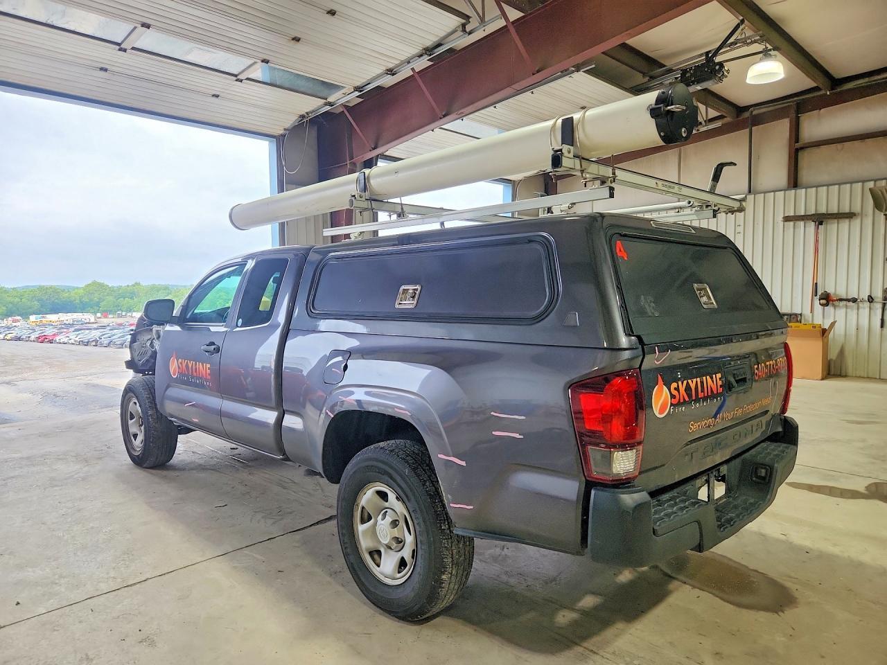 2022 Toyota Tacoma Sr - zdjęcie 2