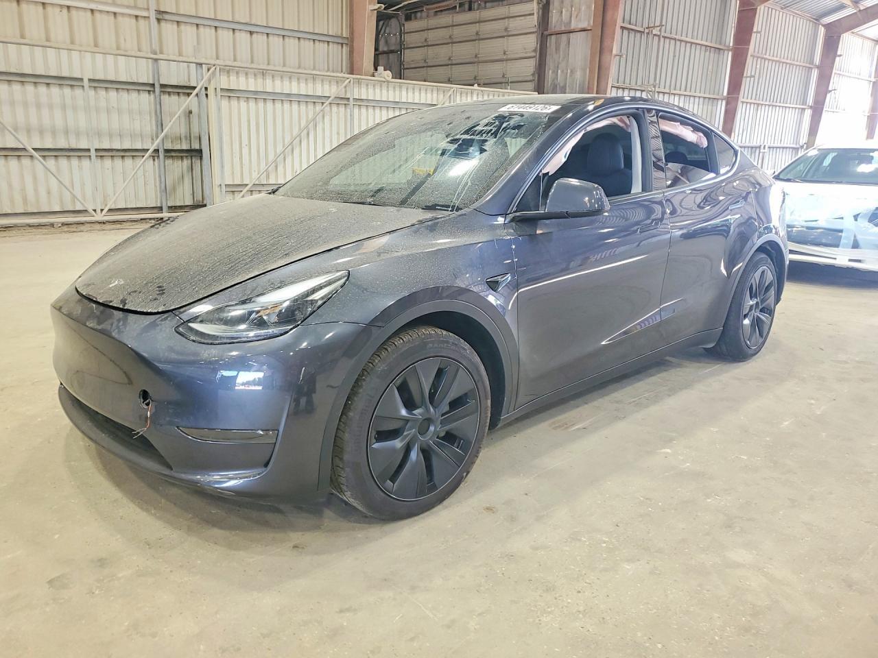 2025 Tesla Model Y - zdjęcie główne