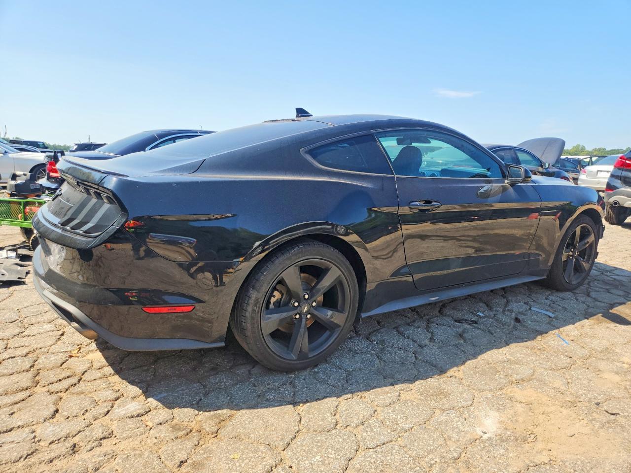 2021 Ford Mustang - zdjęcie 3