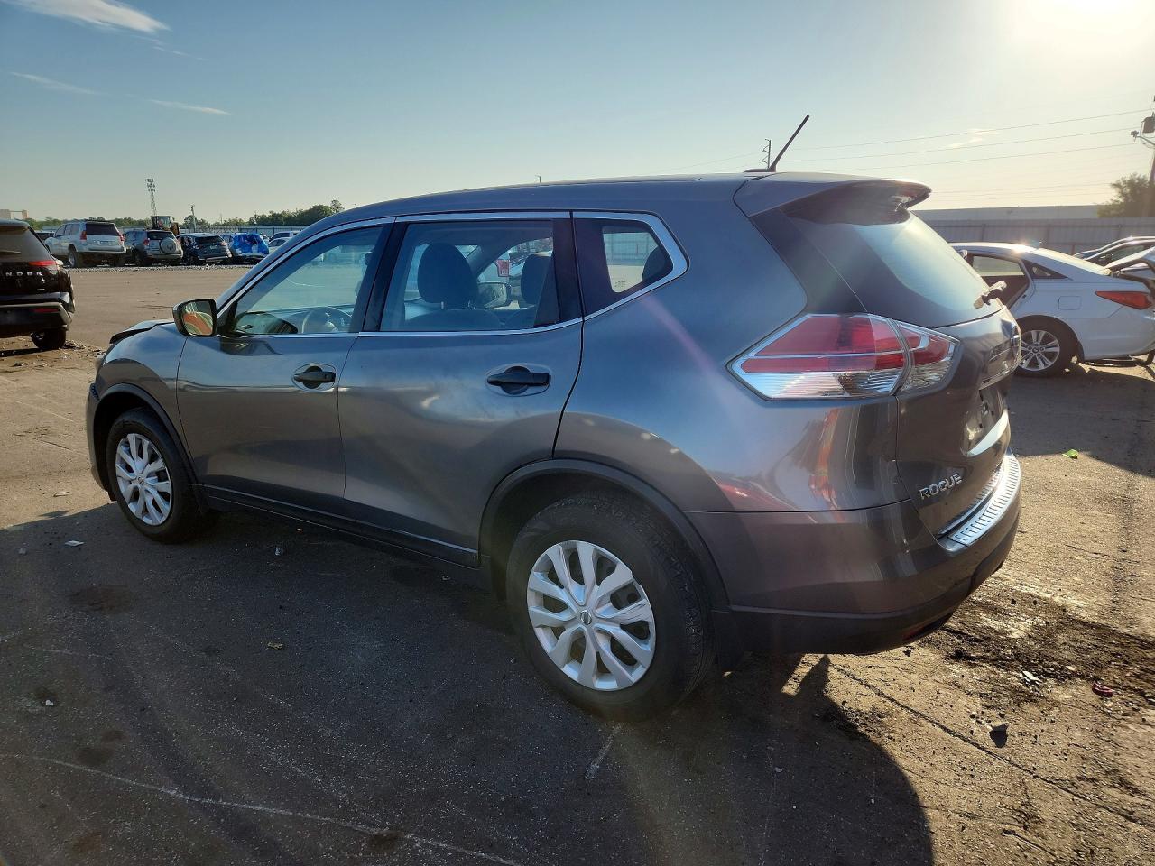 2016 Nissan Rogue S - zdjęcie 2