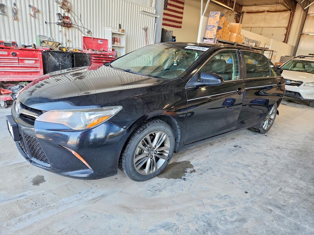 2017 Toyota Camry Se - zdjęcie główne