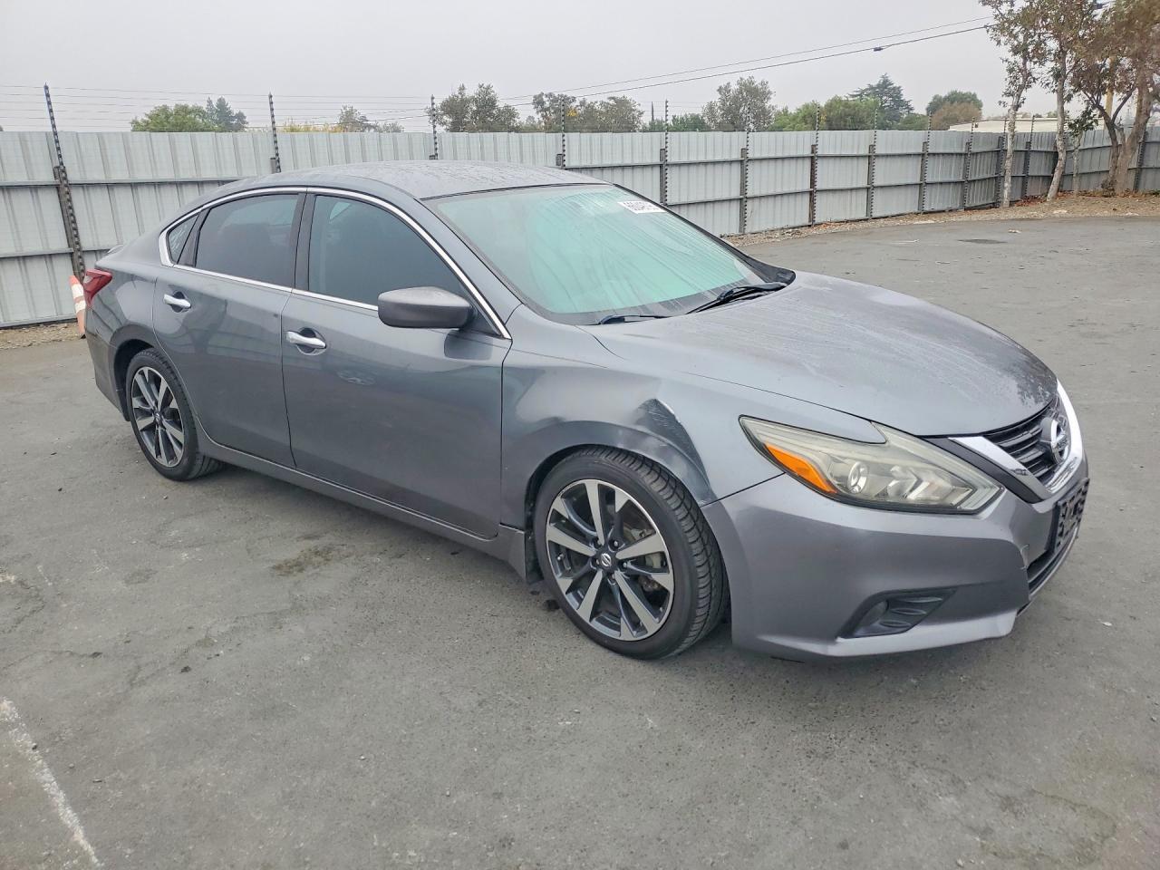 2017 Nissan Altima 2.5 Sr - zdjęcie 4