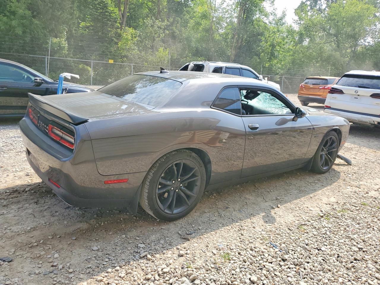 2016 Dodge Challenger R/T - zdjęcie 3
