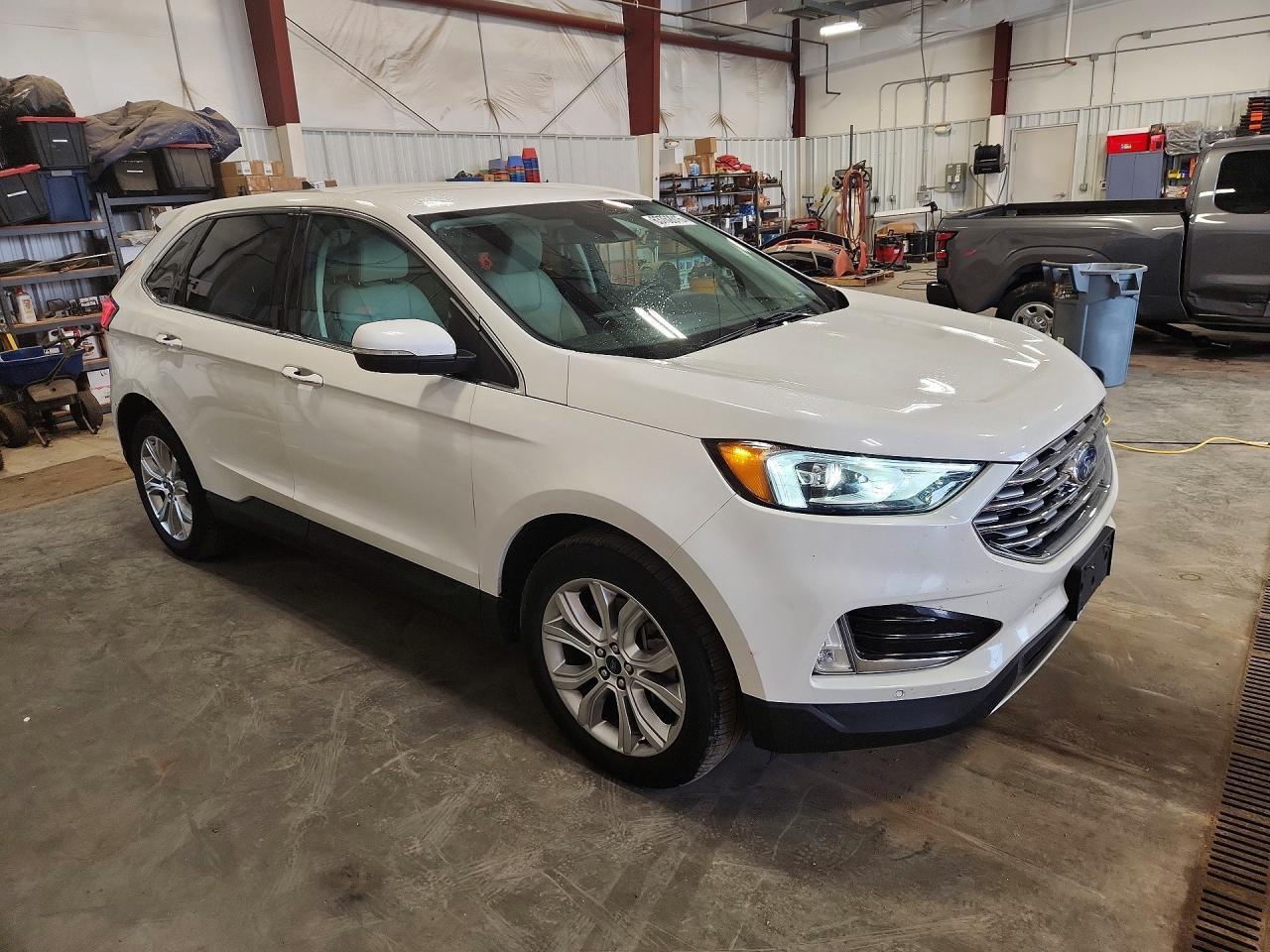 2021 Ford Edge Titanium - zdjęcie 4
