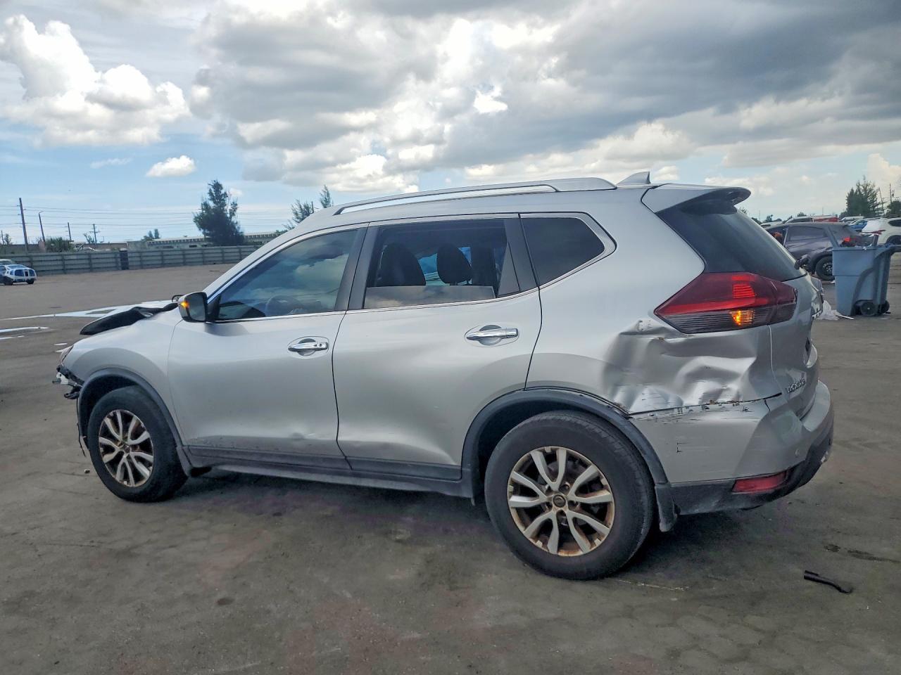 2019 Nissan Rogue Sv - zdjęcie 2