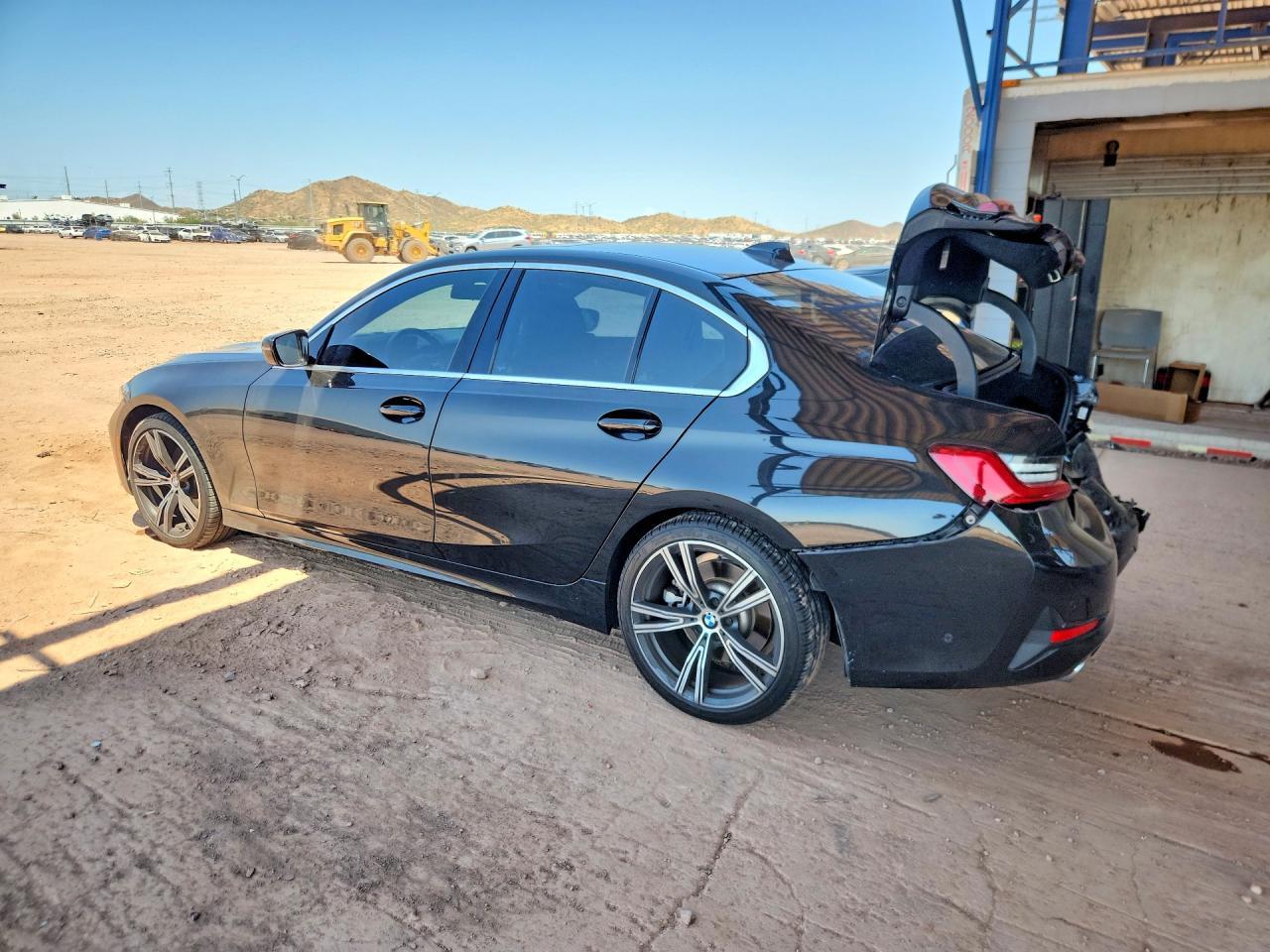 2020 BMW 330I - zdjęcie 2